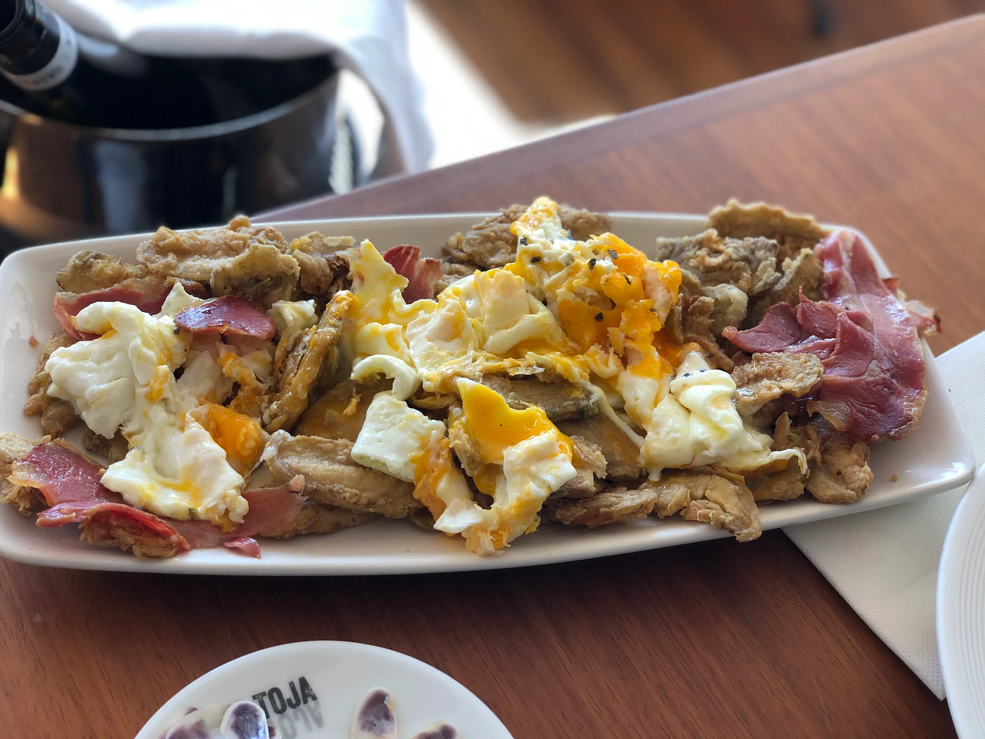 Huevos rotos con jamón